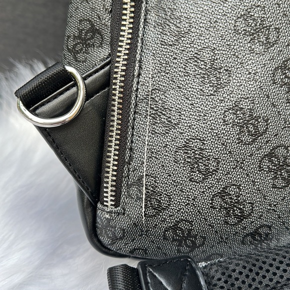 New GUESS Men’s Bag - Picture 9 of 13